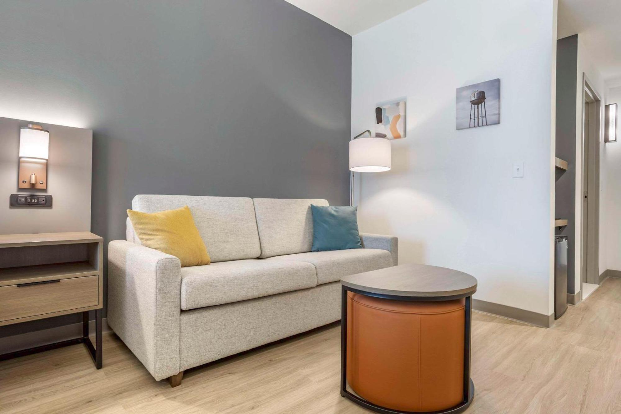 Hotel Comfort & Liberty International Airport 2*