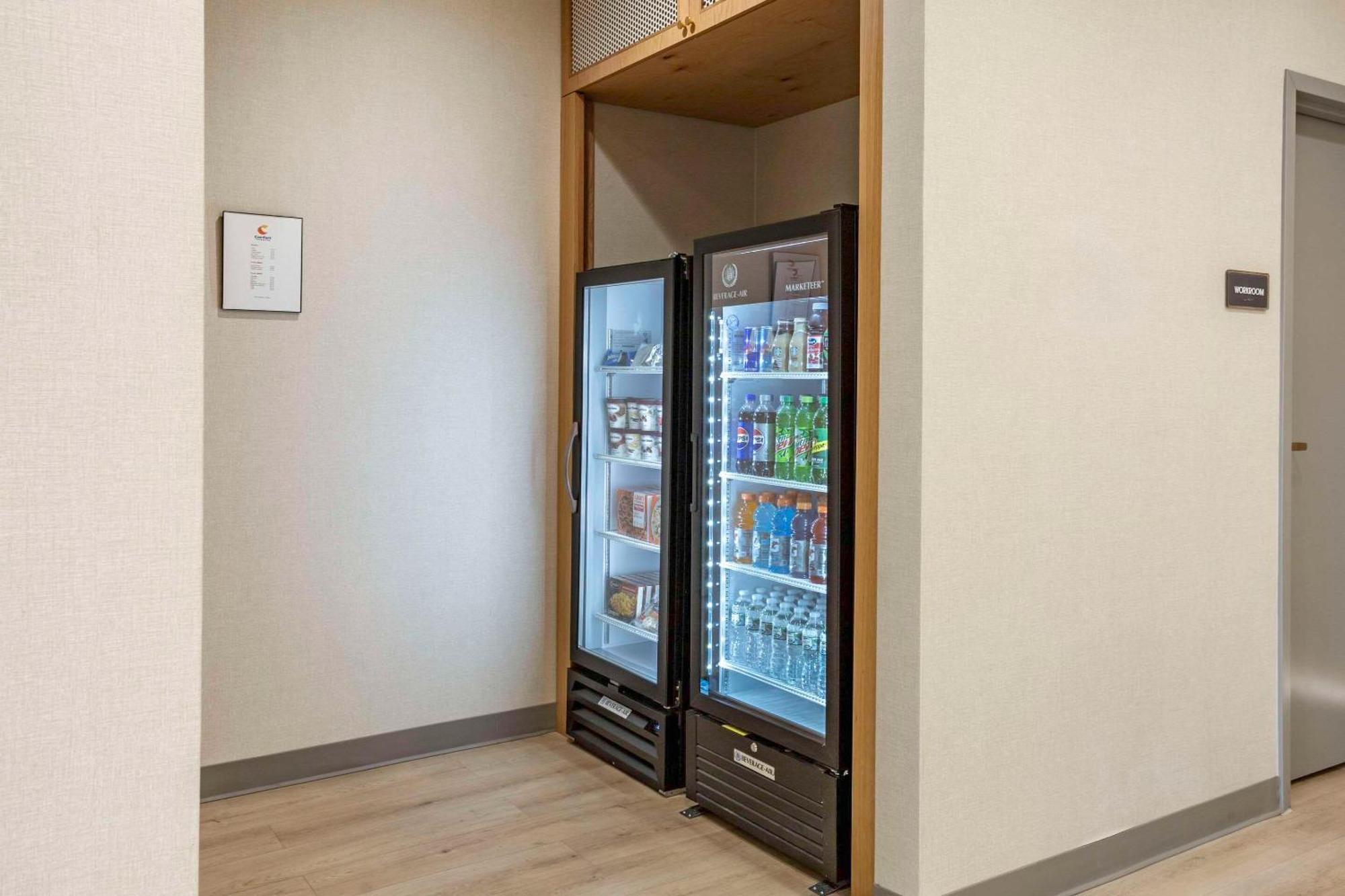 Hotel Comfort & Liberty International Airport 2*