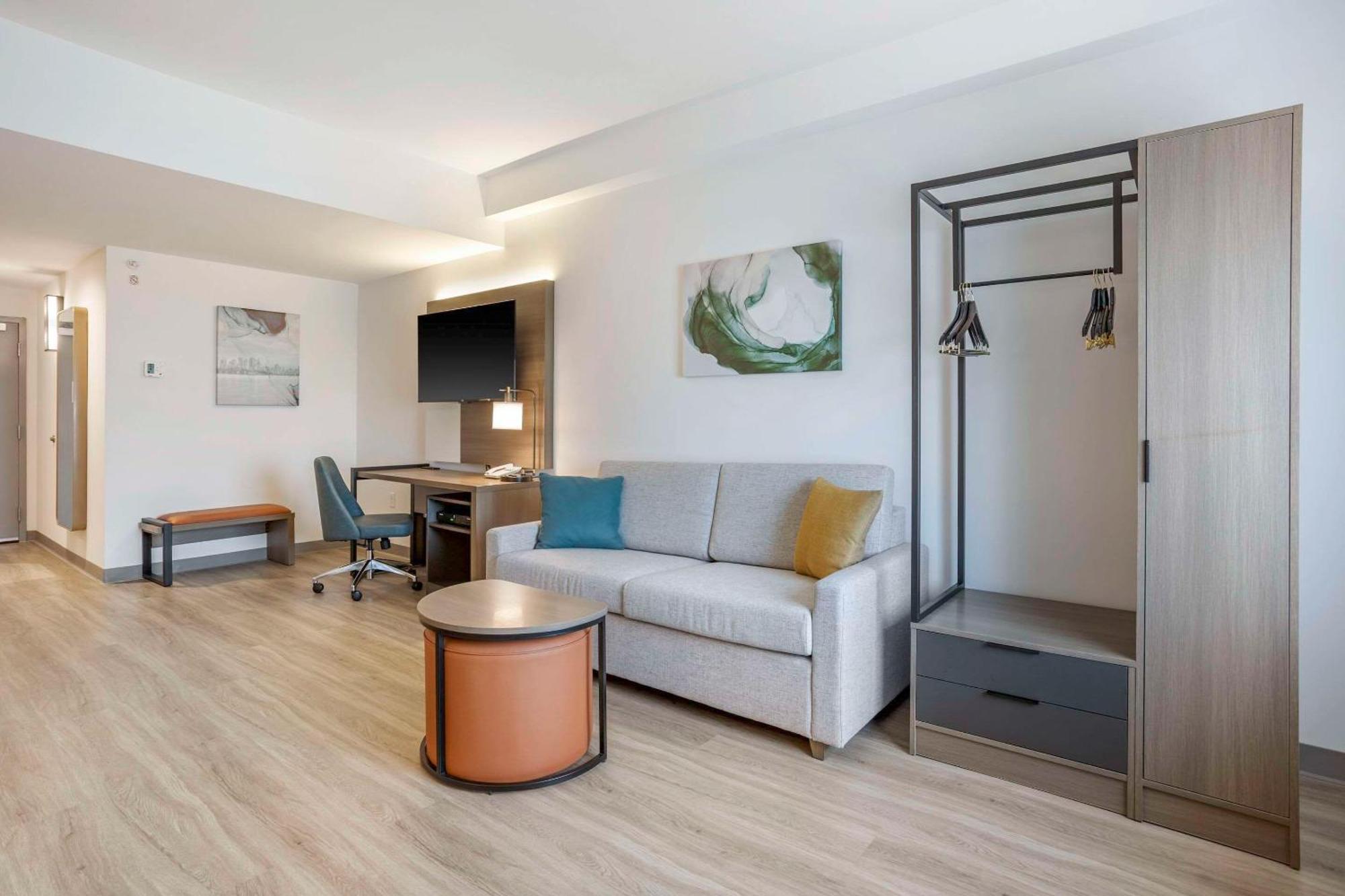 Hotel Comfort & Liberty International Airport