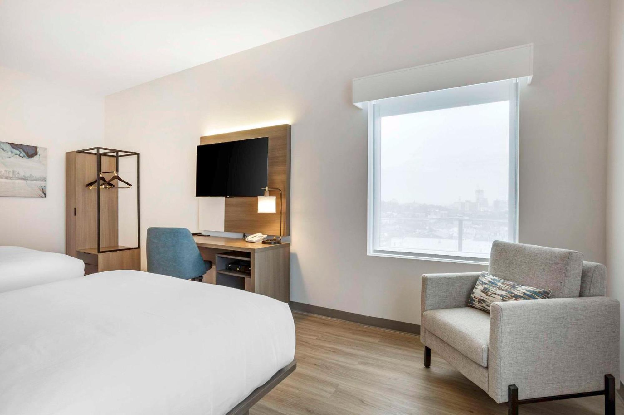 Hotel Comfort & Liberty International Airport