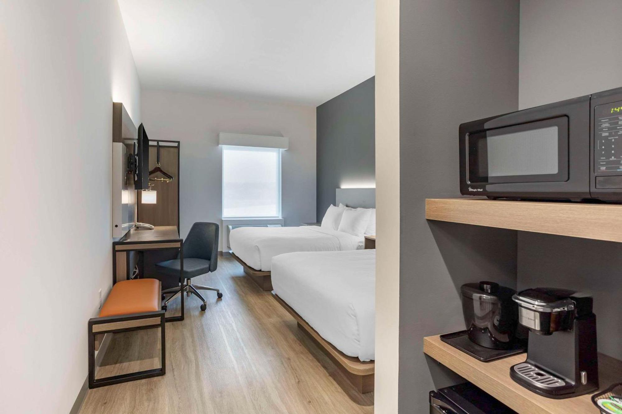 Comfort & Liberty International Airport Hotel 2*