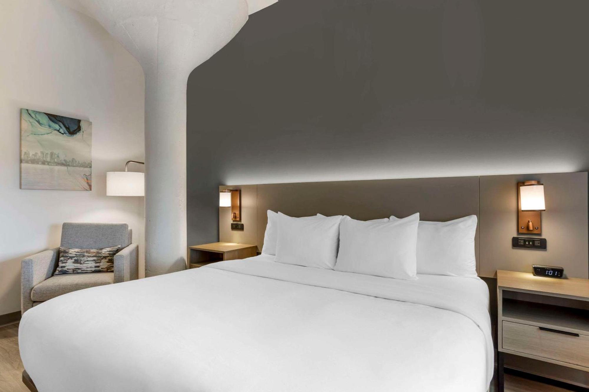Comfort & Liberty International Airport 2*
